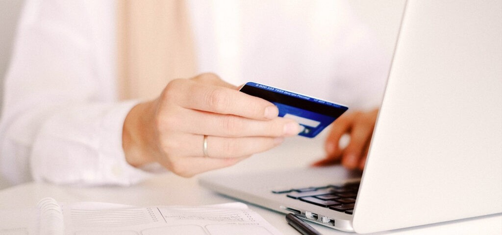 Kasa fiskalna online vs tradycyjna – jakie są różnice i kto ma obowiązek posiadać online w 2026?