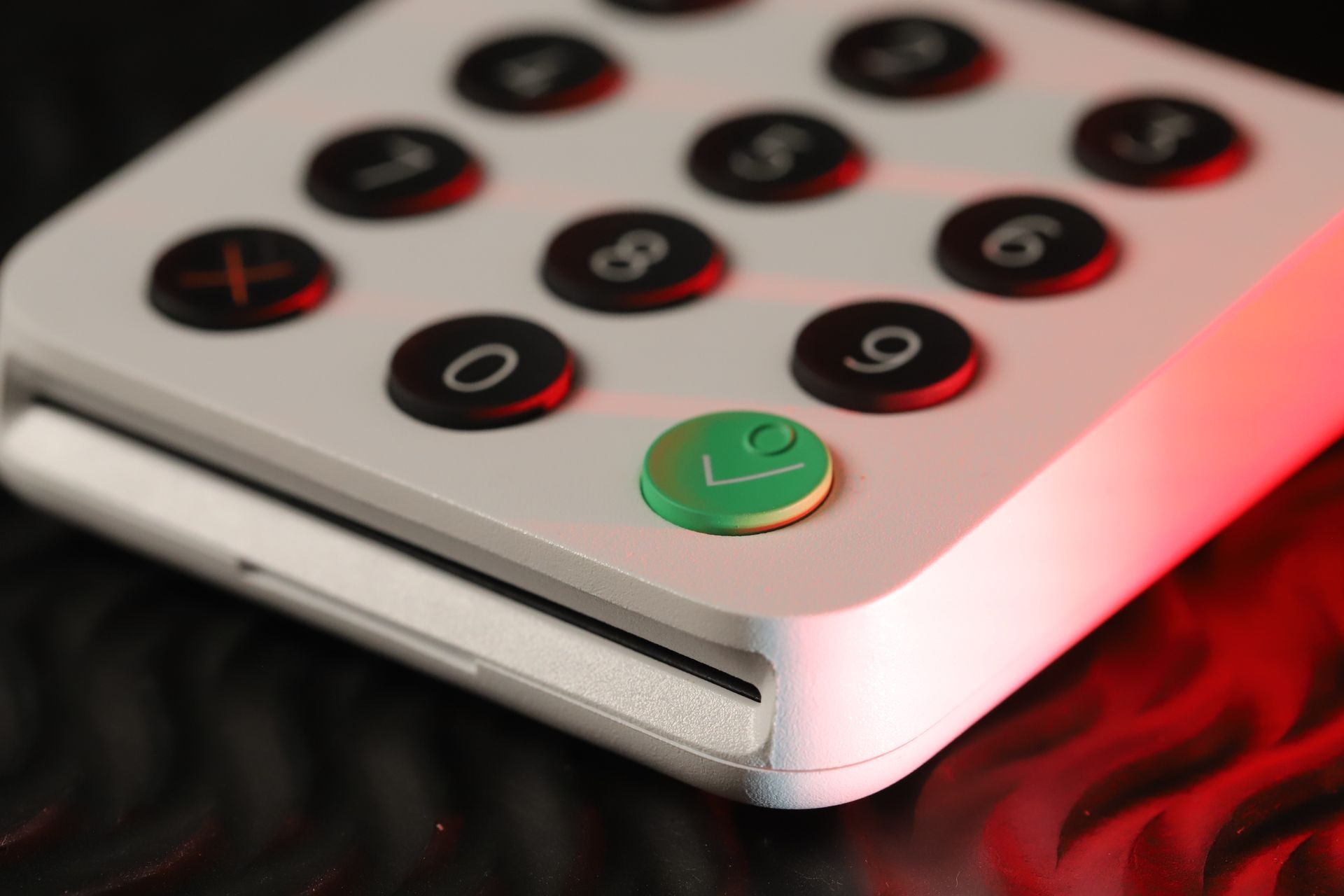 PIN pad: czym jest, jak działa i kiedy jest wymagany przy terminalu płatniczym?